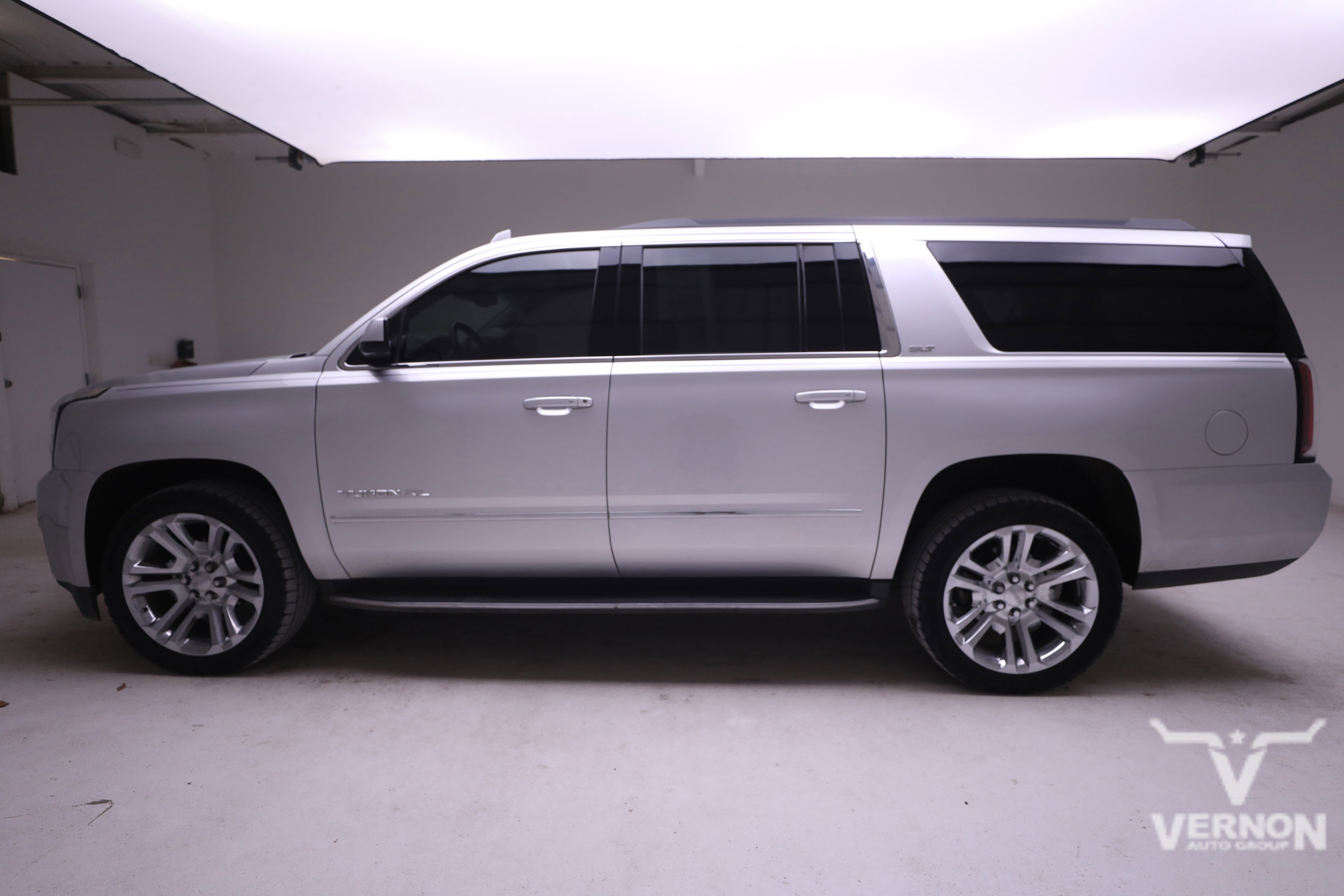 Used 2020 GMC Yukon XL SLT w/ Premium Edition image 2