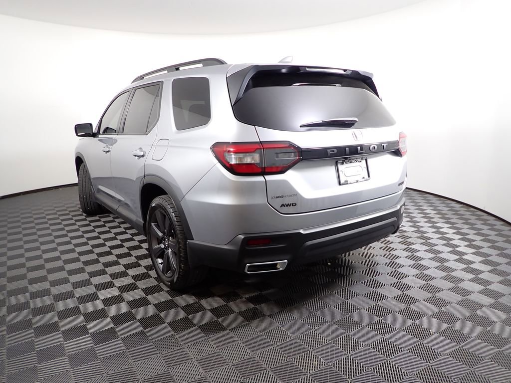 Used 2025 Honda Pilot Sport image 13