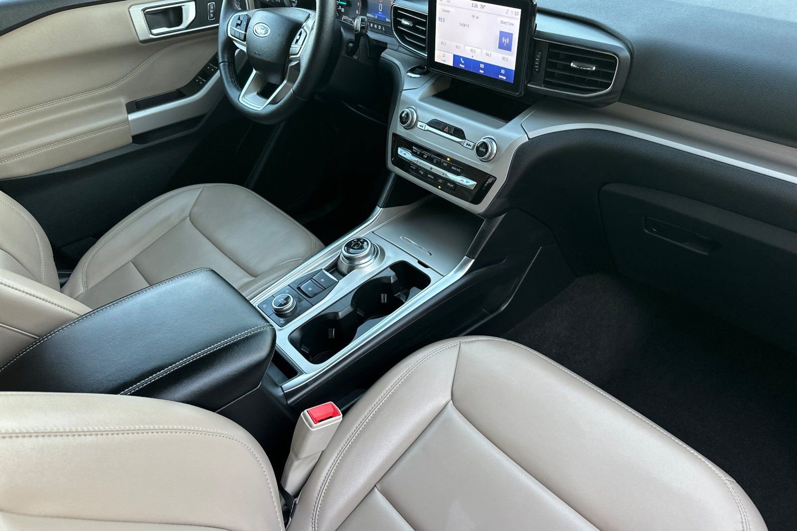 Used 2024 Ford Explorer XLT w/ Equipment Group 202A image 17