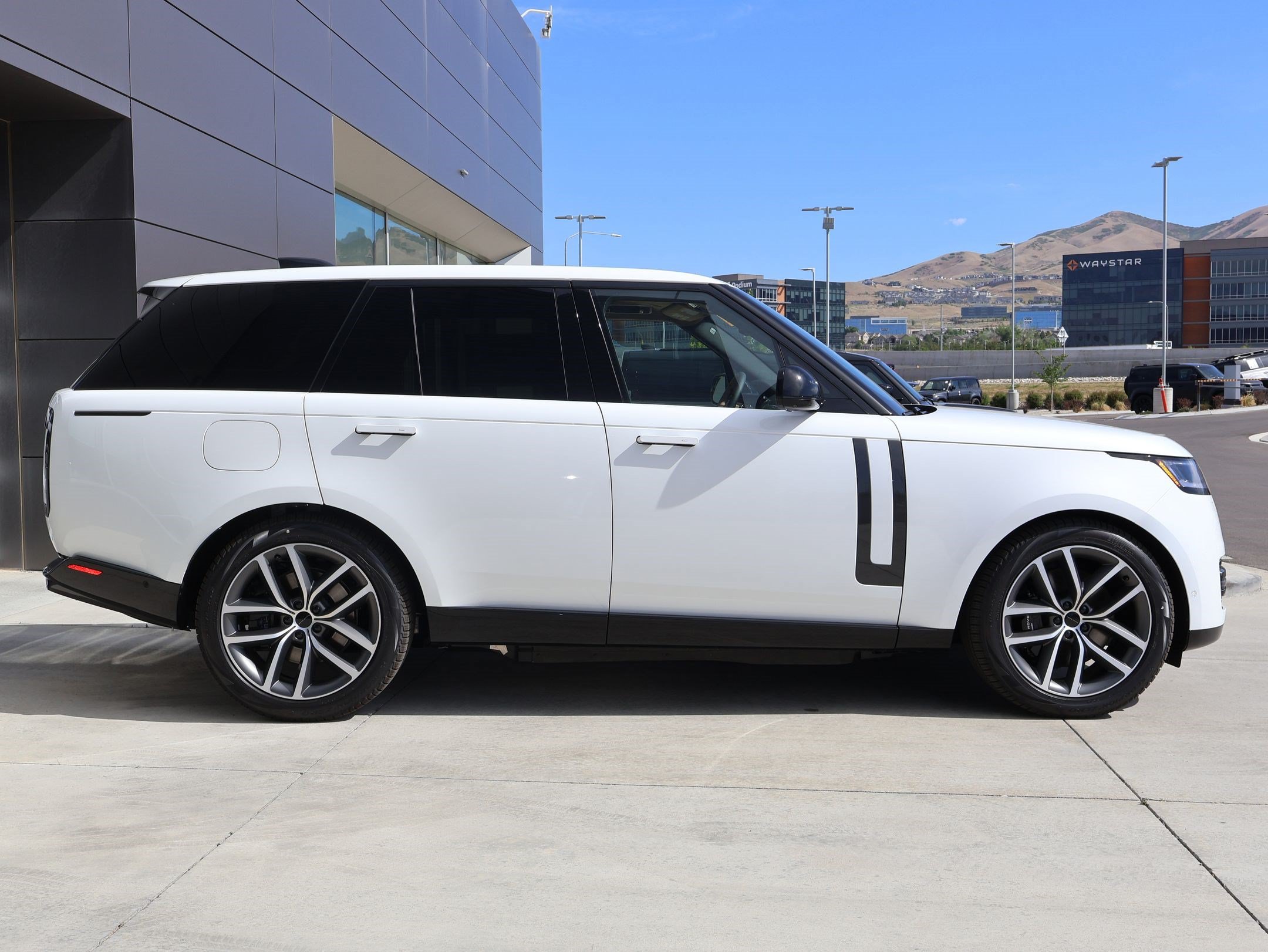 New 2026 Land Rover Range Rover SE AWD/4WD image 4