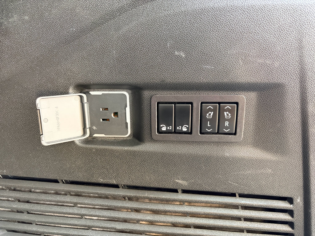 Used 2023 GMC Yukon AT4 w/ LPO, Floor Liner Package AWD/4WD image 28