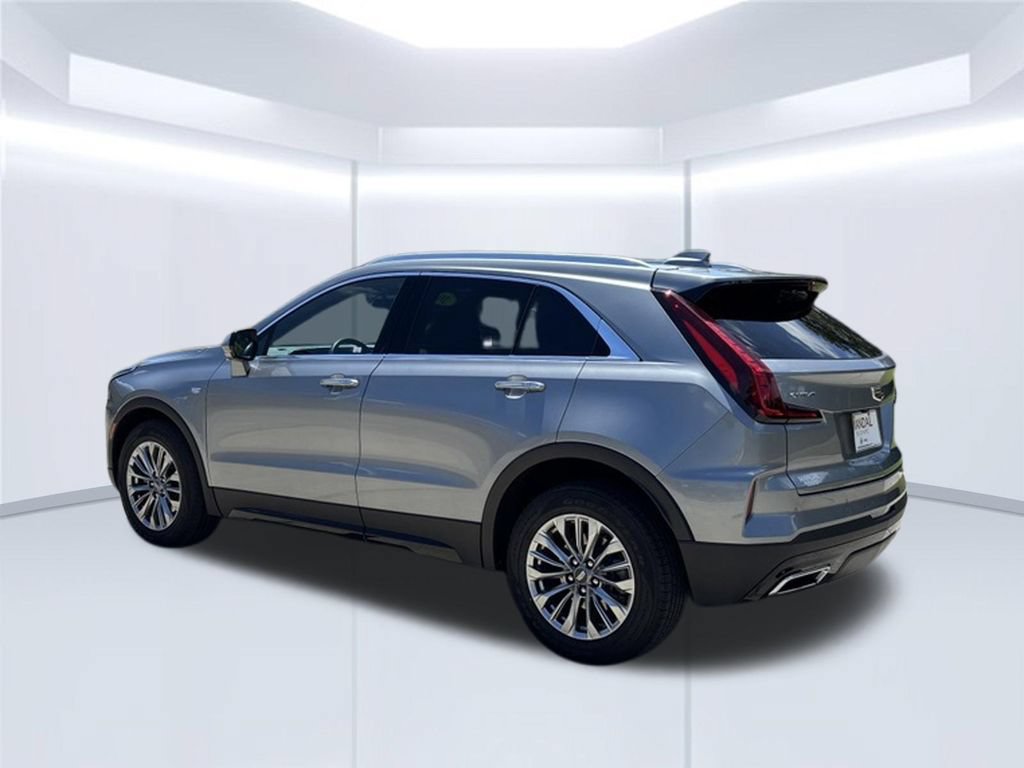 Used 2025 Cadillac XT4 Premium Luxury FWD image 7
