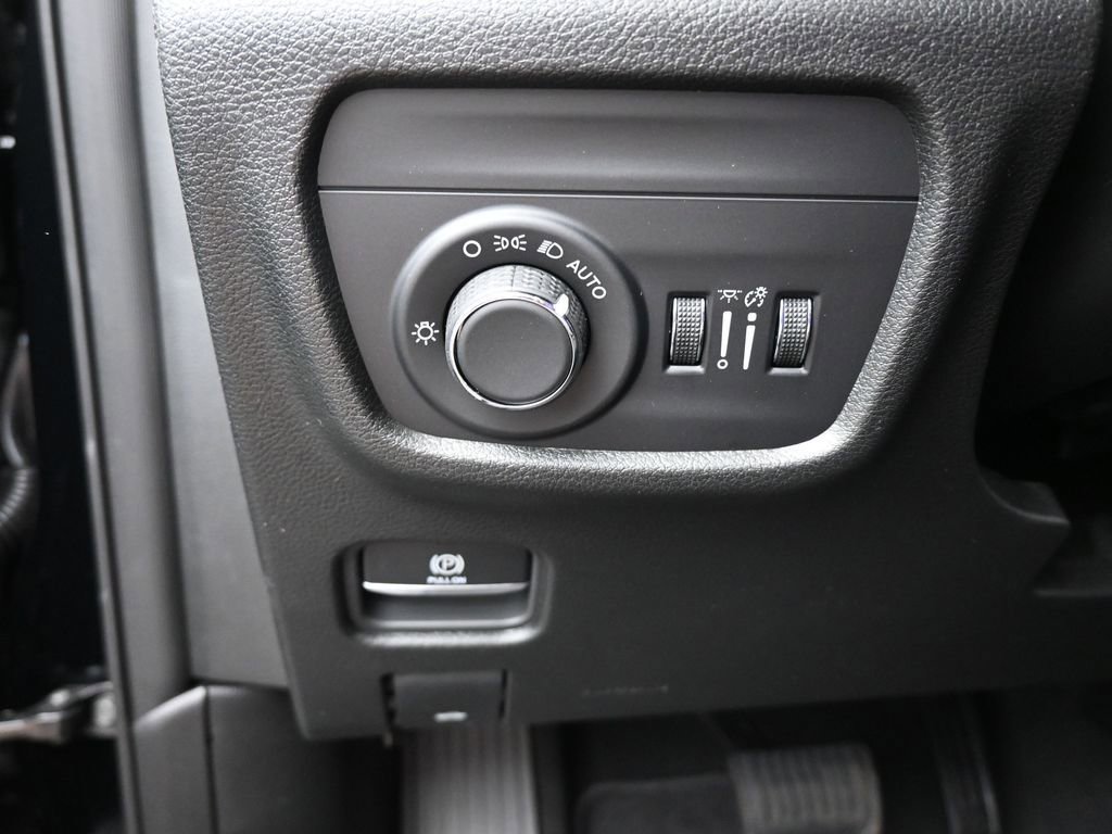 New 2025 Jeep Grand Cherokee Laredo X w/ Luxury Tech Group I image 33