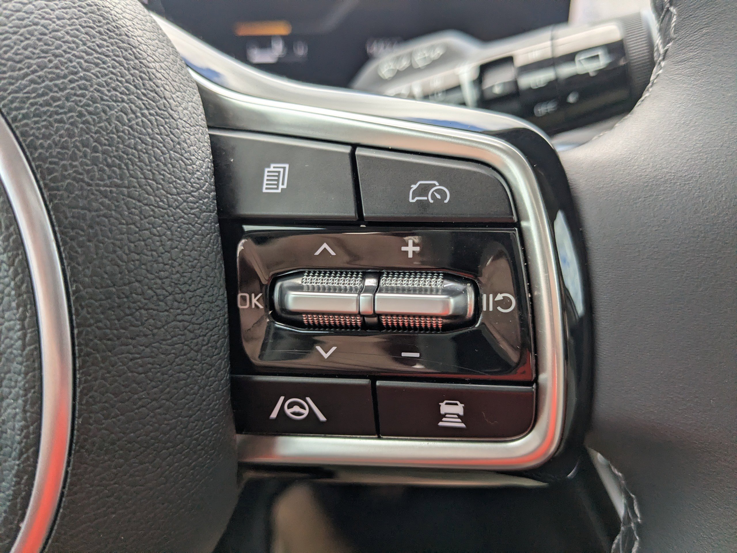 Certified 2025 Kia Sorento SX image 31