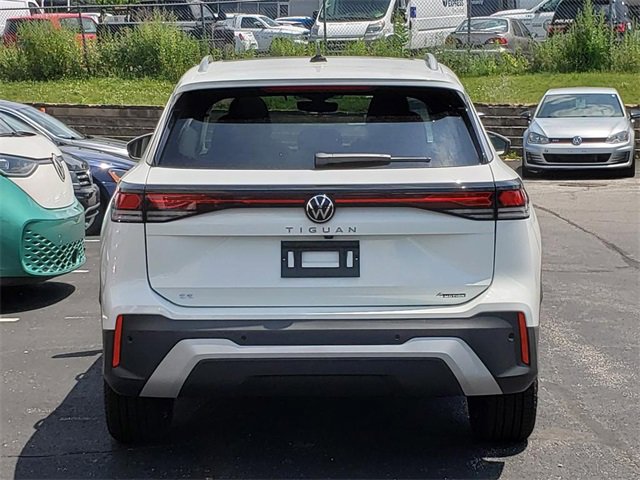 New 2025 Volkswagen Tiguan SE image 4
