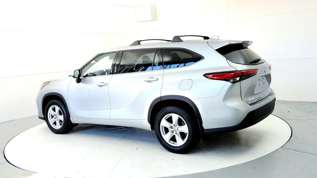 Certified 2020 Toyota Highlander L AWD/4WD image 4