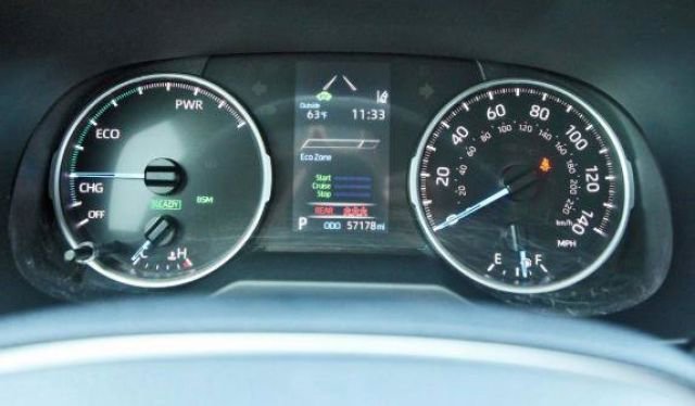 Used 2022 Toyota RAV4 SE image 2