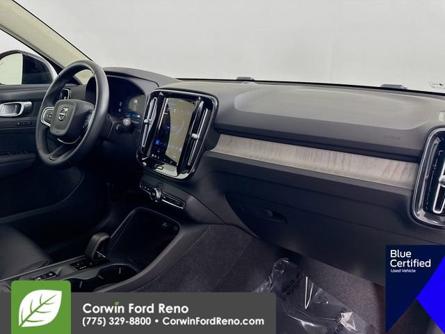 Used 2024 Volvo XC40 B5 Core image 32
