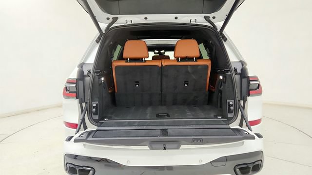 Used 2023 BMW X7 M60i AWD/4WD image 29