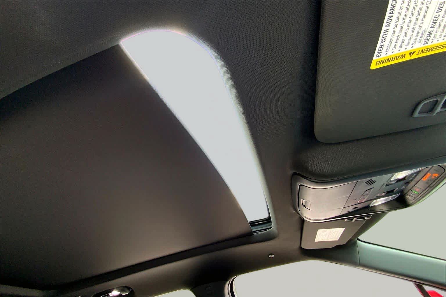 Used 2022 Chevrolet Blazer RS w/ Enhanced Convenience Package FWD image 14