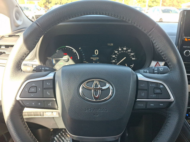 Certified 2025 Toyota Sienna XLE w/ XLE Plus Package AWD/4WD image 16