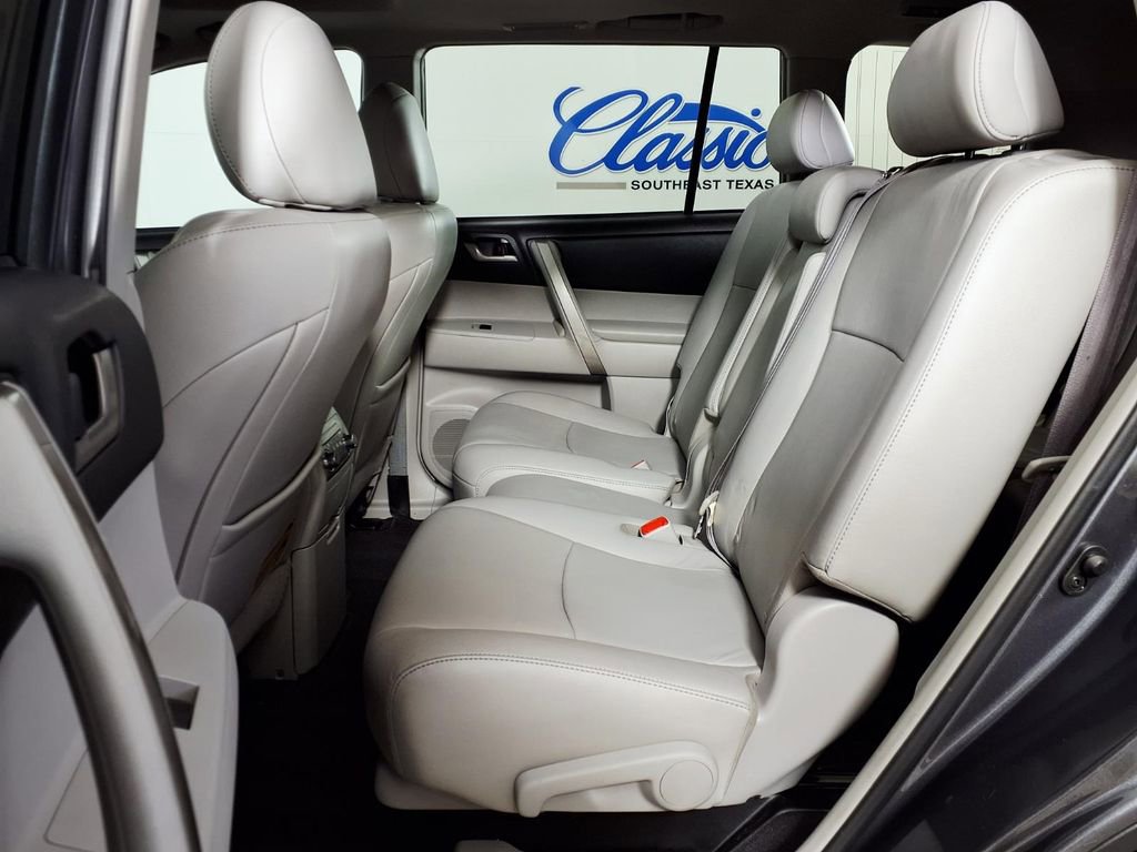 Used 2013 Toyota Highlander SE FWD image 8