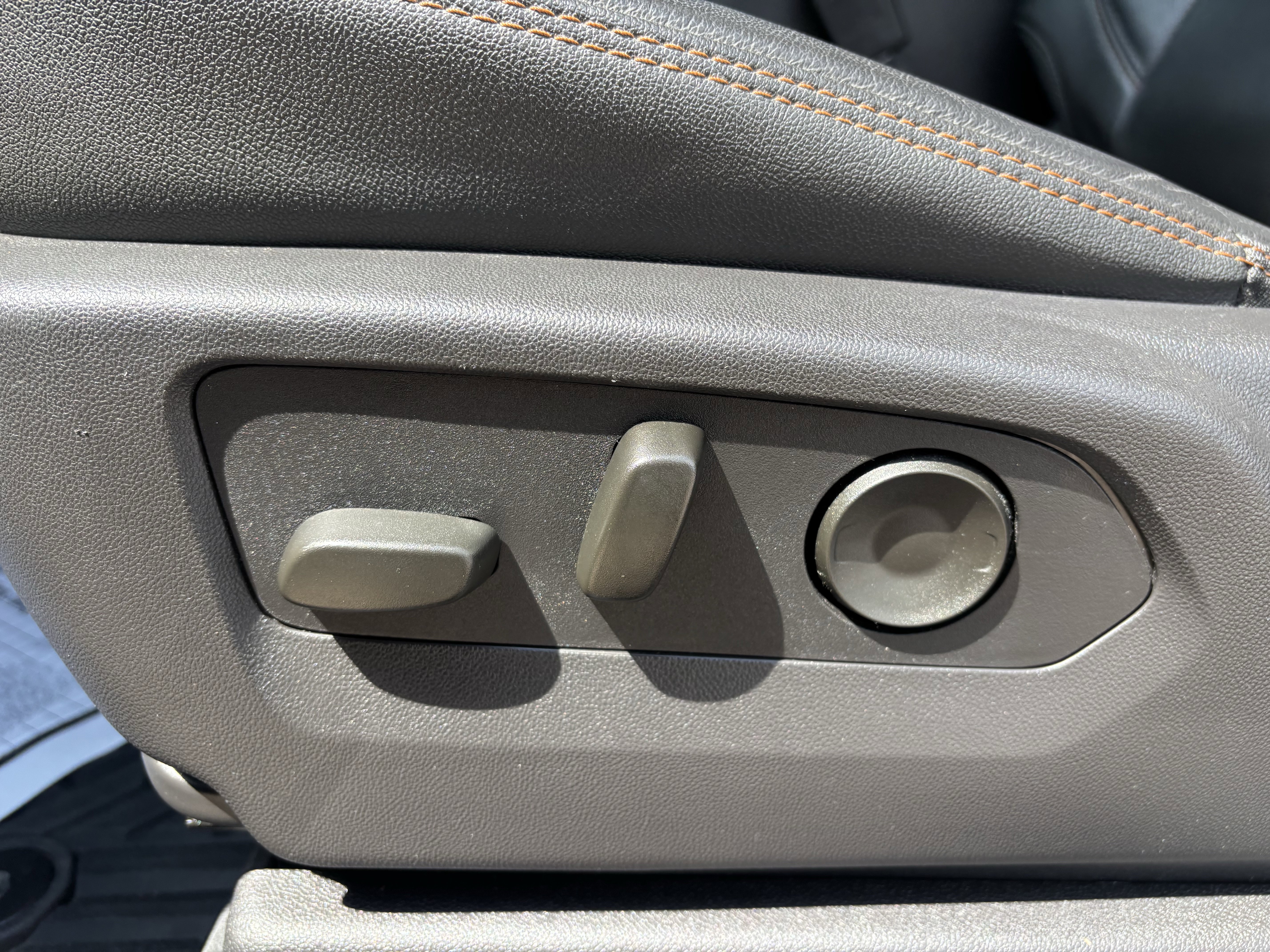 Used 2024 GMC Sierra 1500 AT4 w/ Technology Package image 13