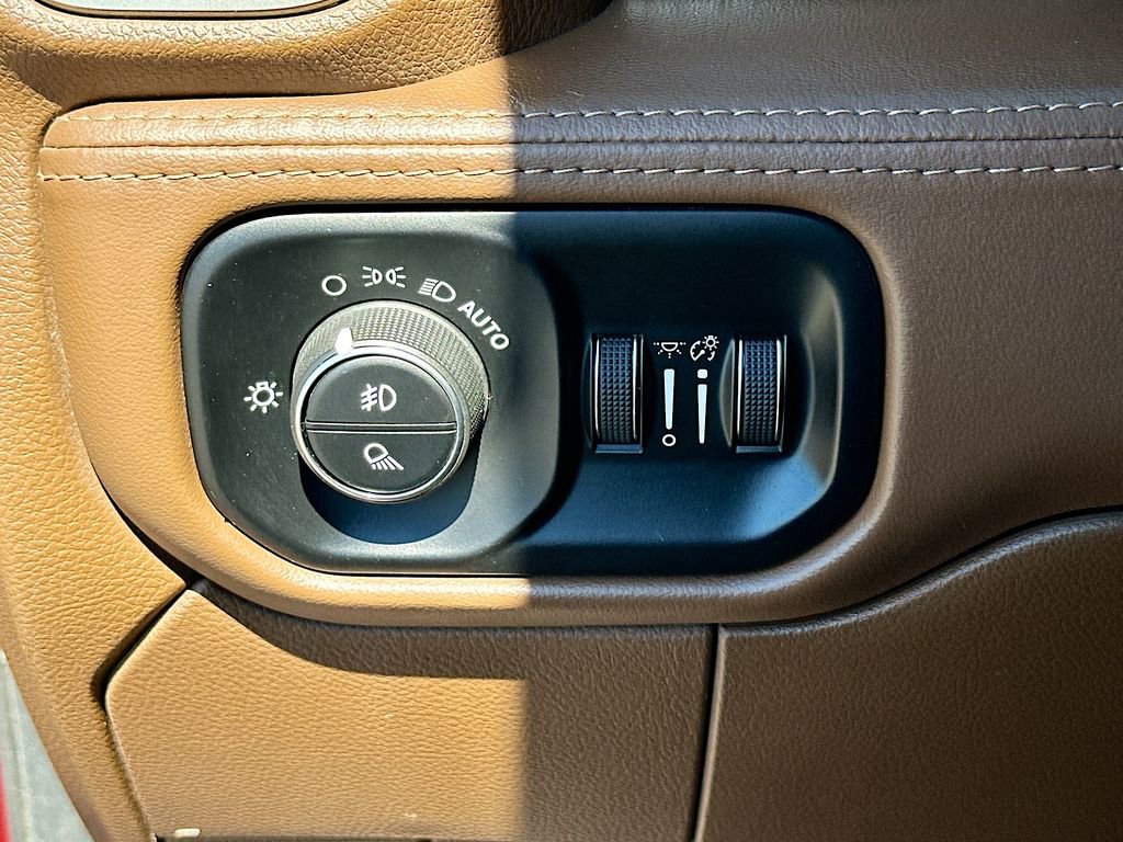 Used 2022 RAM 2500 Limited image 11