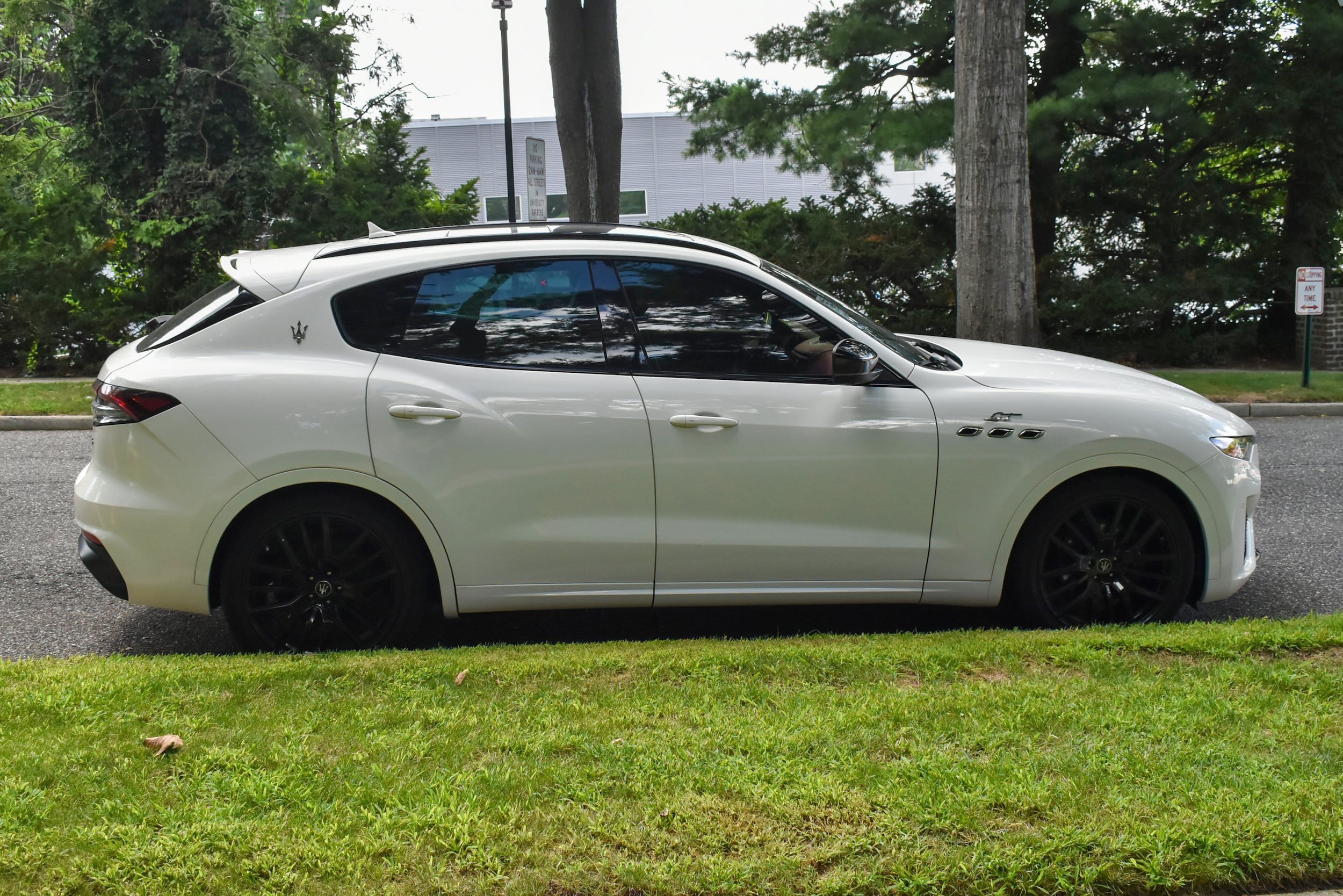 Used 2022 Maserati Levante GT AWD/4WD image 9