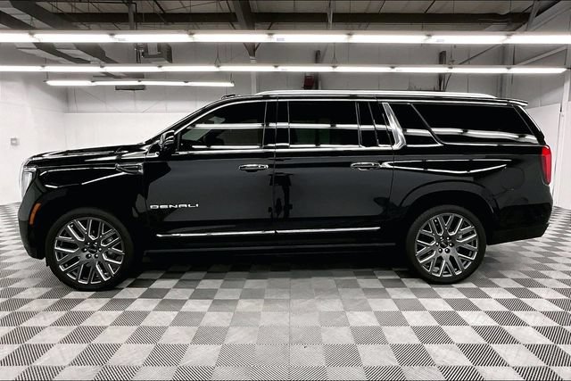 Used 2025 GMC Yukon XL Denali Ultimate AWD/4WD image 14