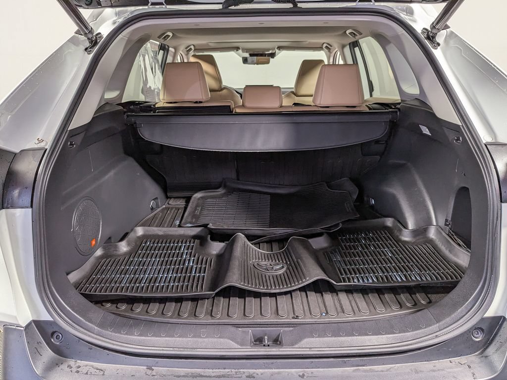 Used 2020 Toyota RAV4 Limited AWD/4WD image 50