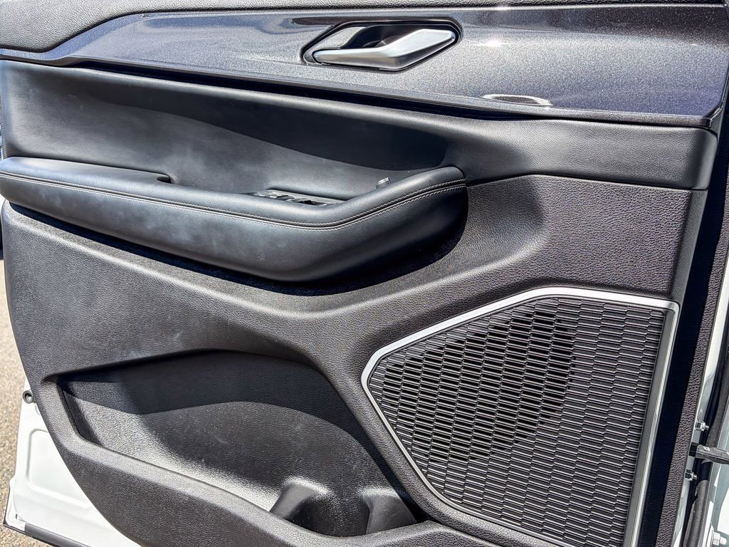 Used 2021 Jeep Grand Cherokee L Laredo w/ Luxury Tech Group I RWD image 39