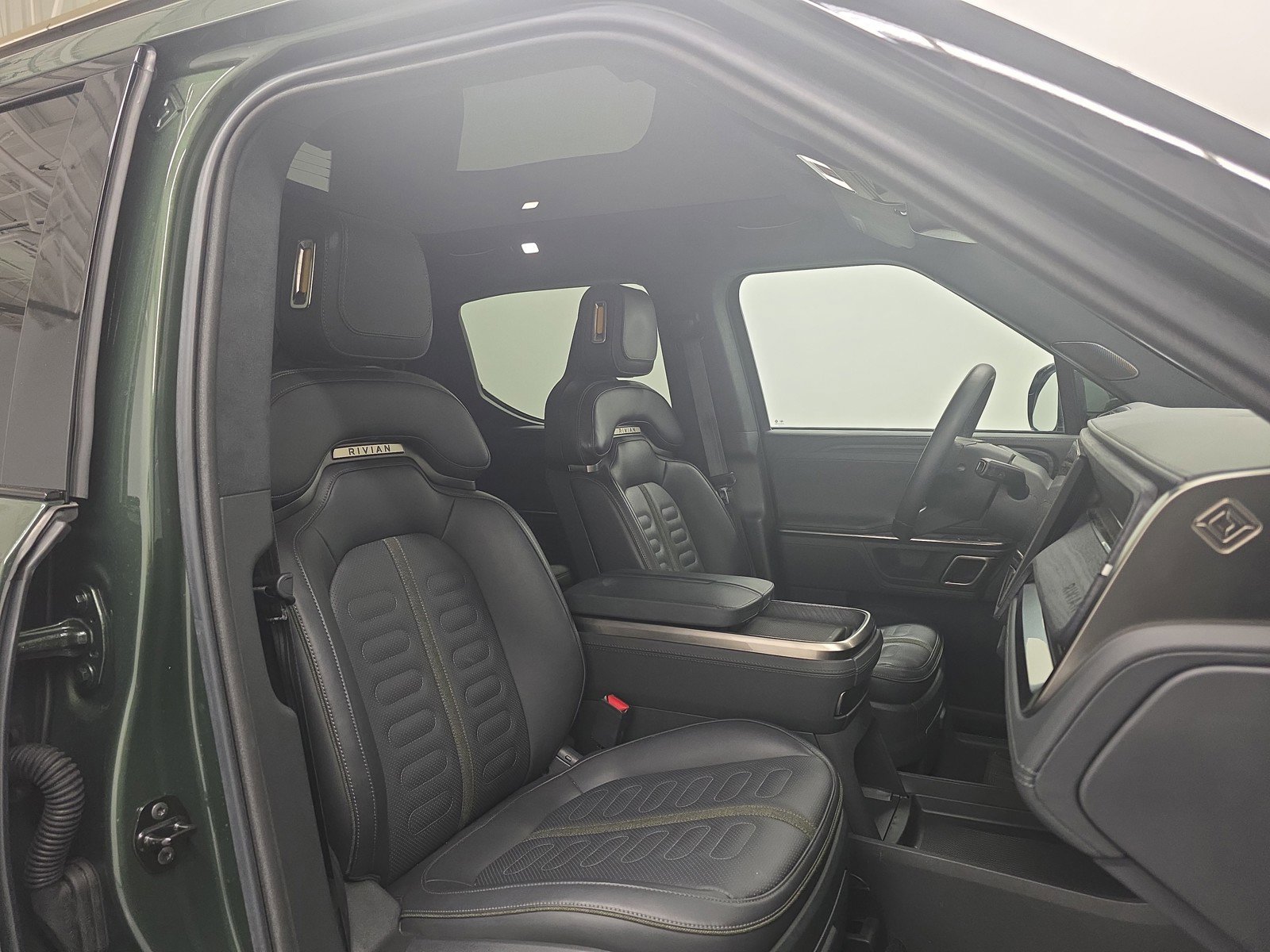 Used 2024 Rivian R1T Adventure AWD/4WD image 23