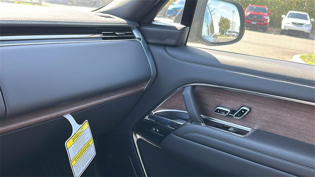 New 2025 Land Rover Range Rover SE image 22