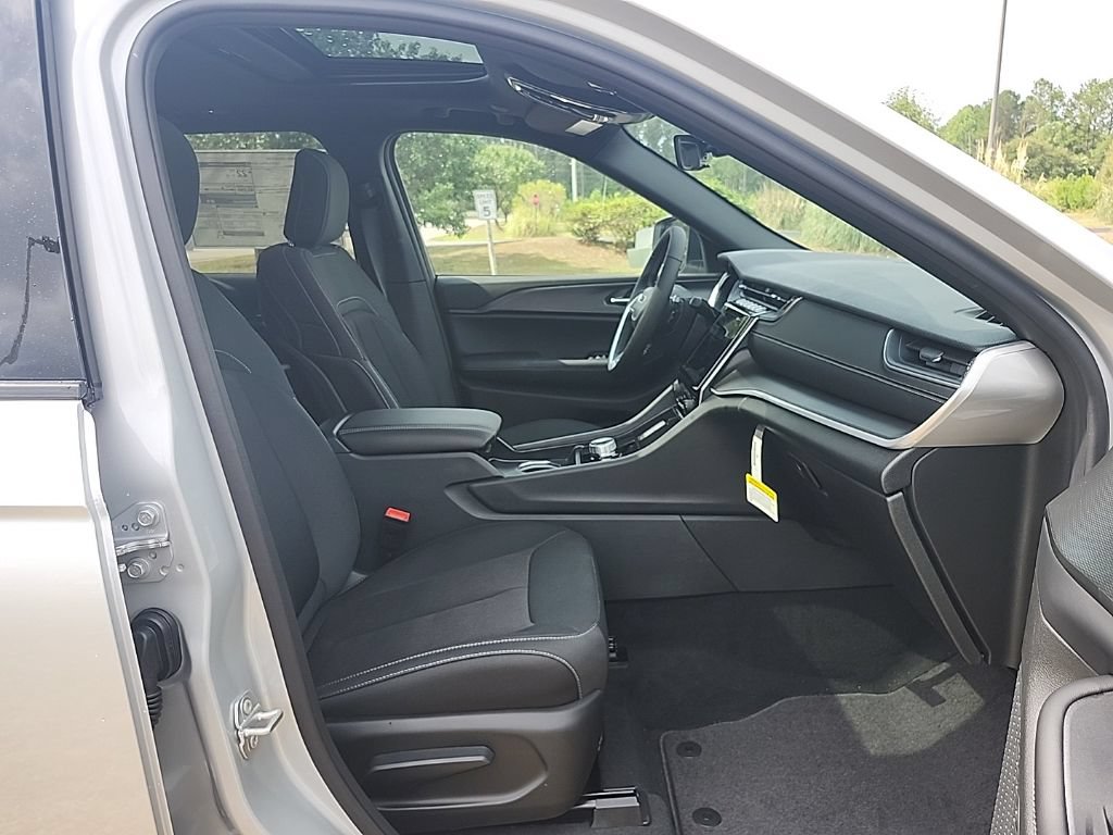 New 2026 Jeep Grand Cherokee Laredo X RWD image 33