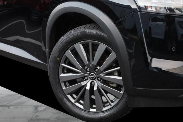 Certified 2025 Nissan Pathfinder SL w/ SL Premium Package FWD image 3