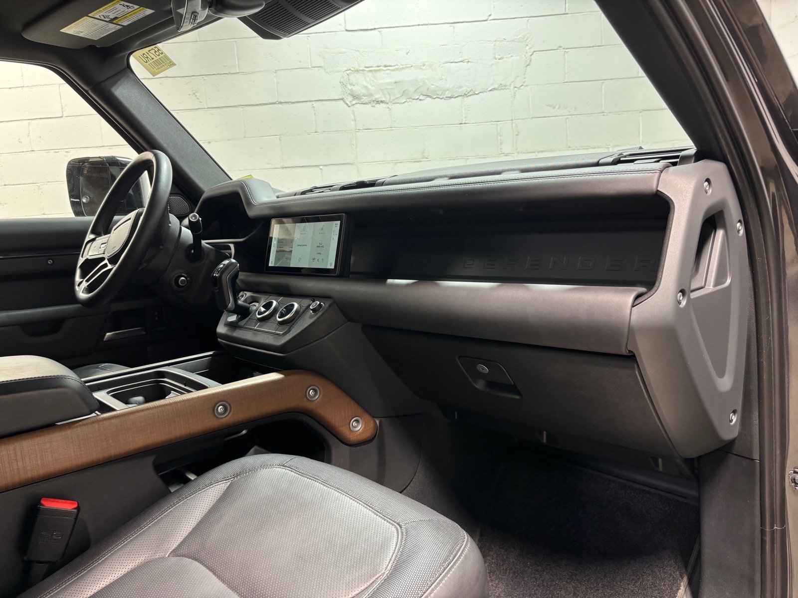 Used 2023 Land Rover Defender 110 X-Dynamic SE AWD/4WD image 29