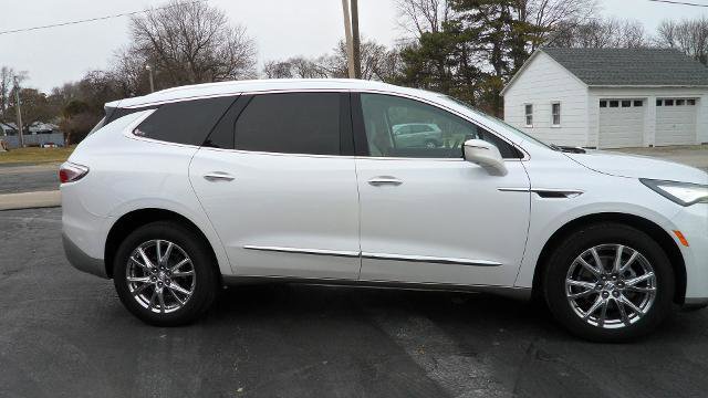 Used 2023 Buick Enclave Premium FWD image 1