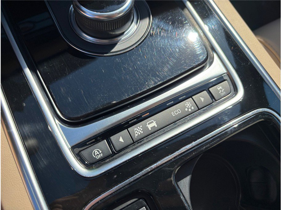 Used 2018 Jaguar XF Premium image 37