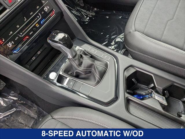 New 2025 Volkswagen Taos SE image 15