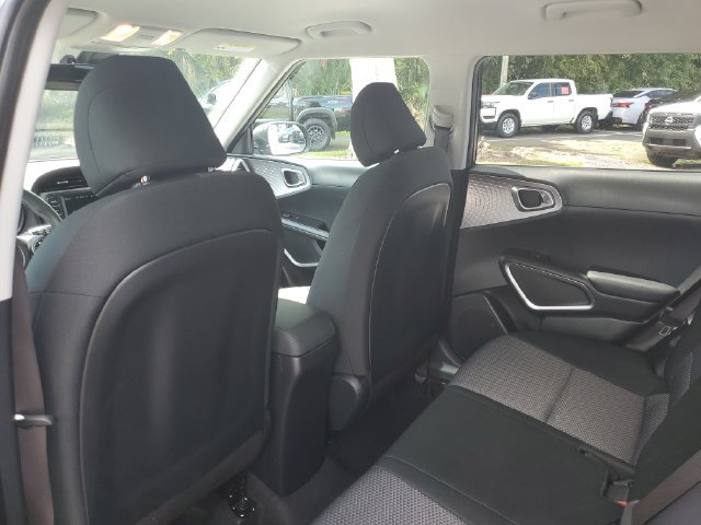 Used 2025 Kia Soul LX w/ LX Technology Package FWD image 9