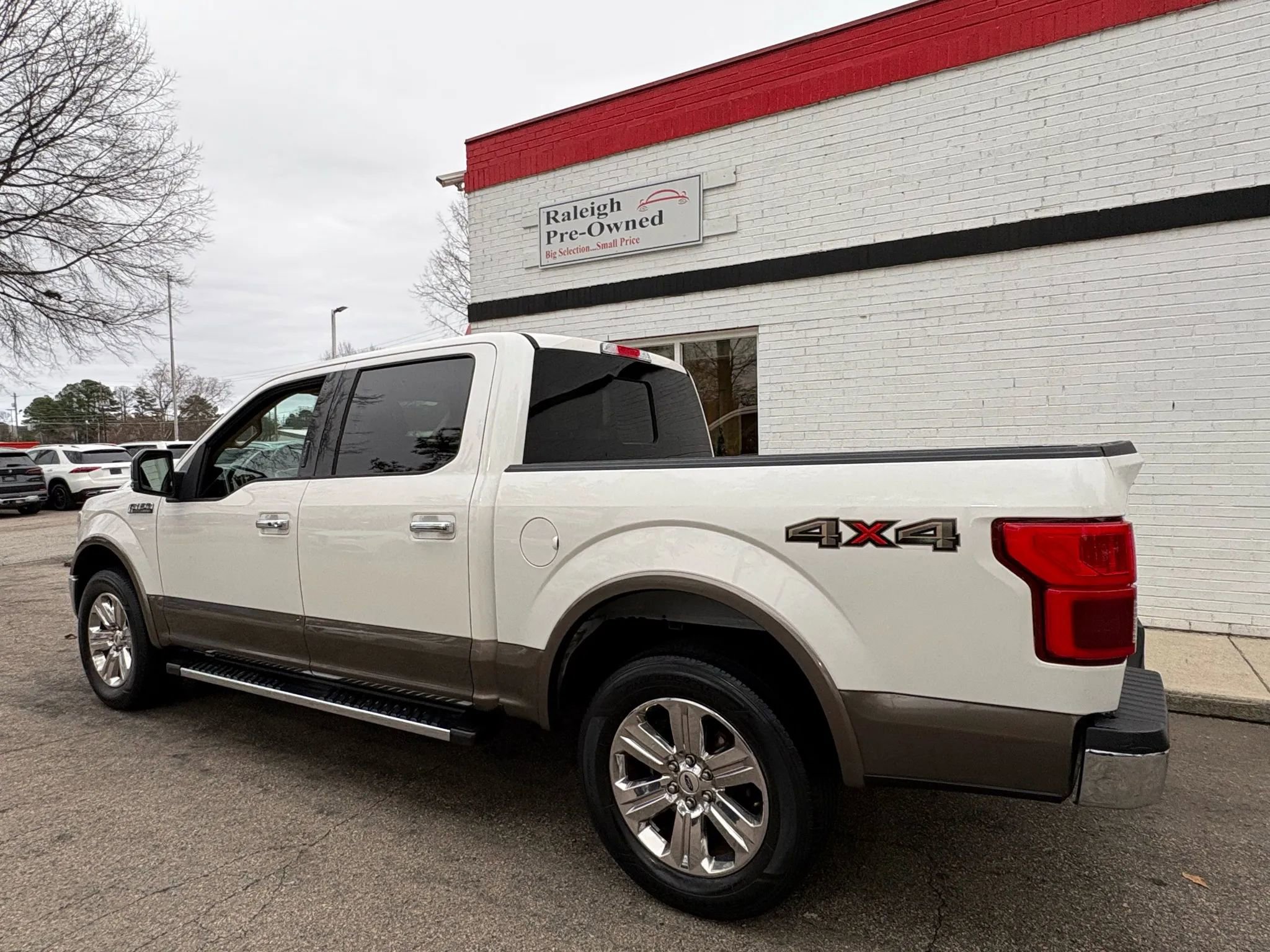 Used 2018 Ford F150 Lariat w/ Equipment Group 502A Luxury image 8