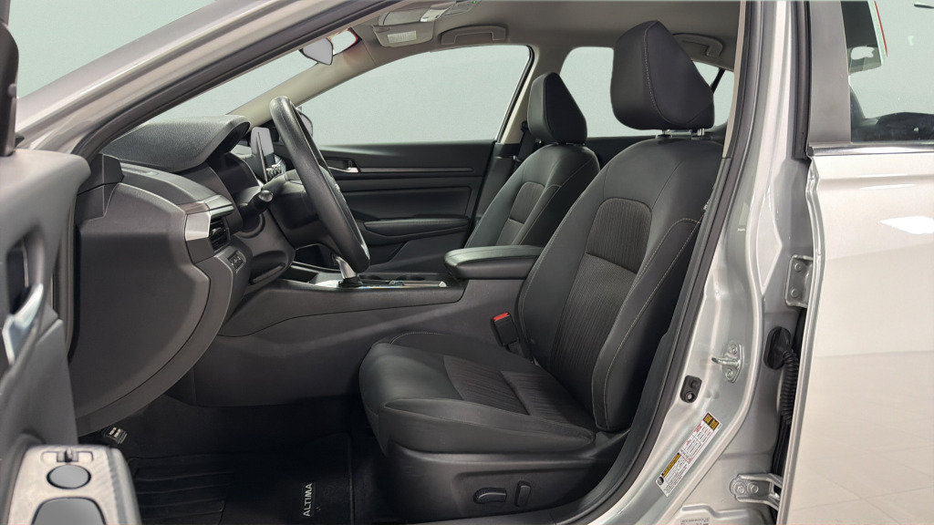 Used 2025 Nissan Altima 2.5 SV FWD image 16
