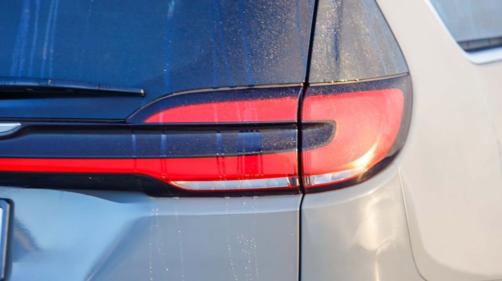 Used 2022 Chrysler Pacifica Touring-L FWD image 10