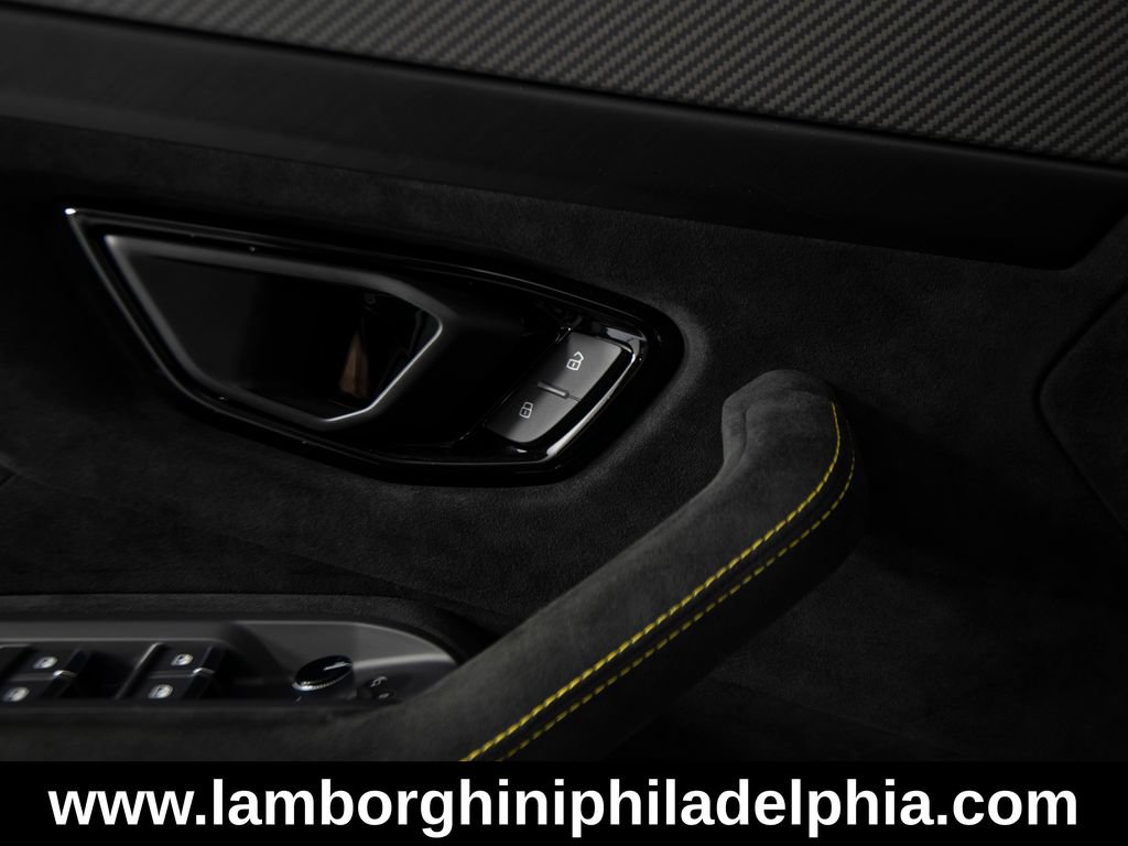 Used 2024 Lamborghini Urus Performante AWD/4WD image 11