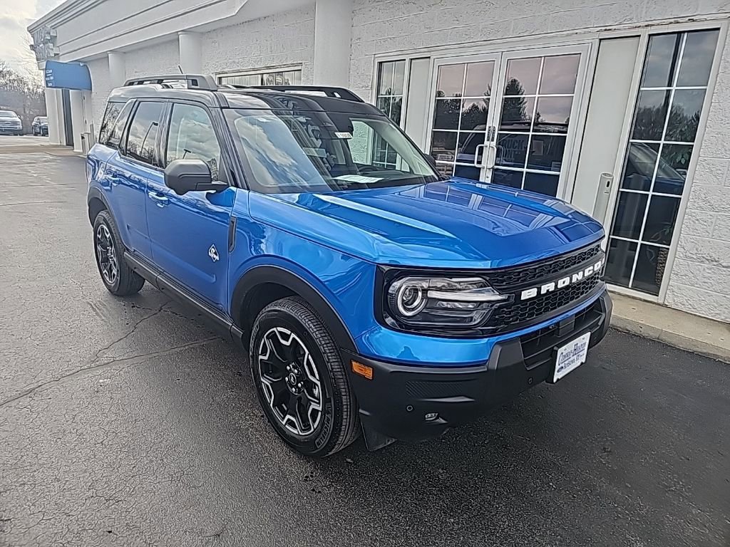 Used 2025 Ford Bronco Sport Outer Banks w/ Outer Banks Tech Package+ AWD/4WD image 2