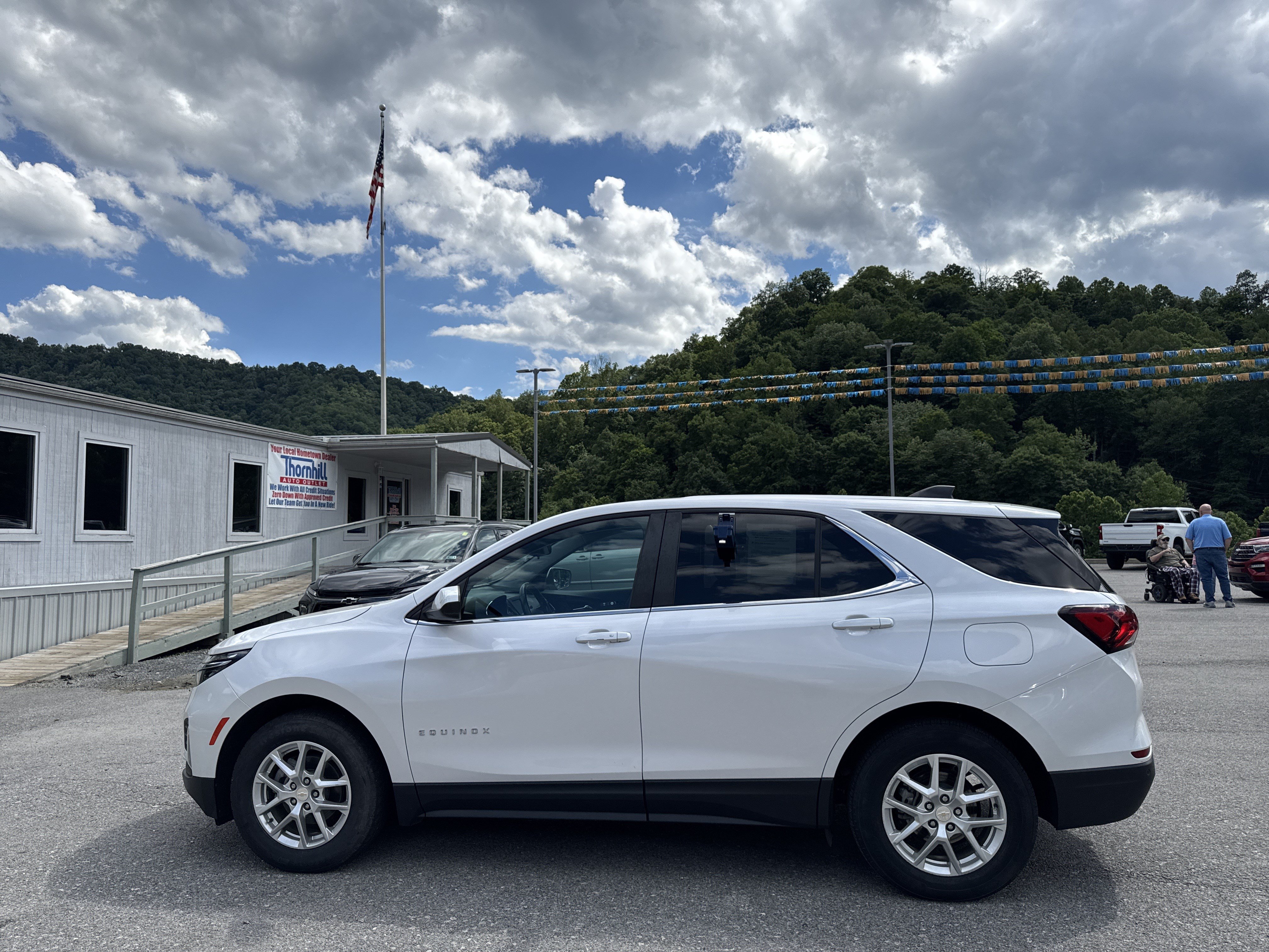 Used 2022 Chevrolet Equinox LT FWD image 9