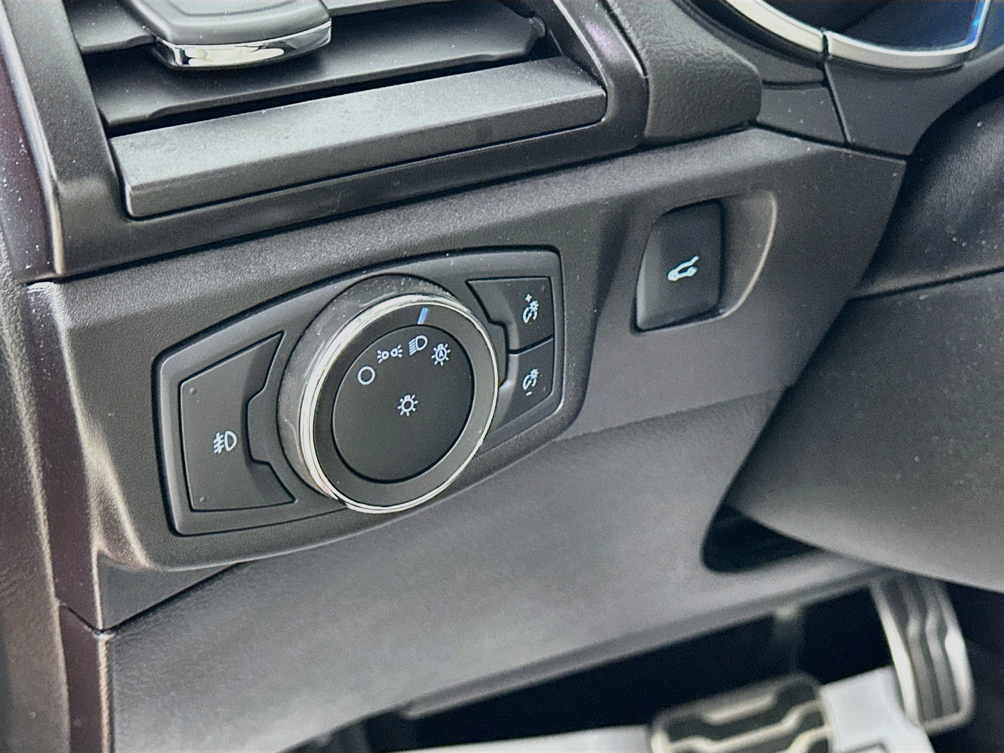 Used 2018 Ford Fusion Titanium FWD image 10
