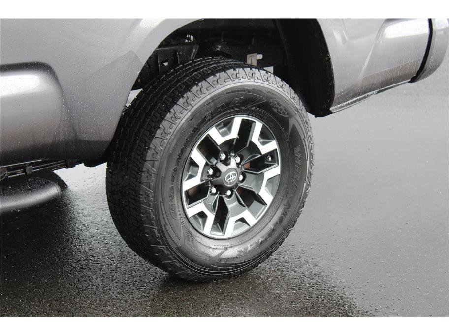 Used 2017 Toyota Tacoma SR5 RWD image 6