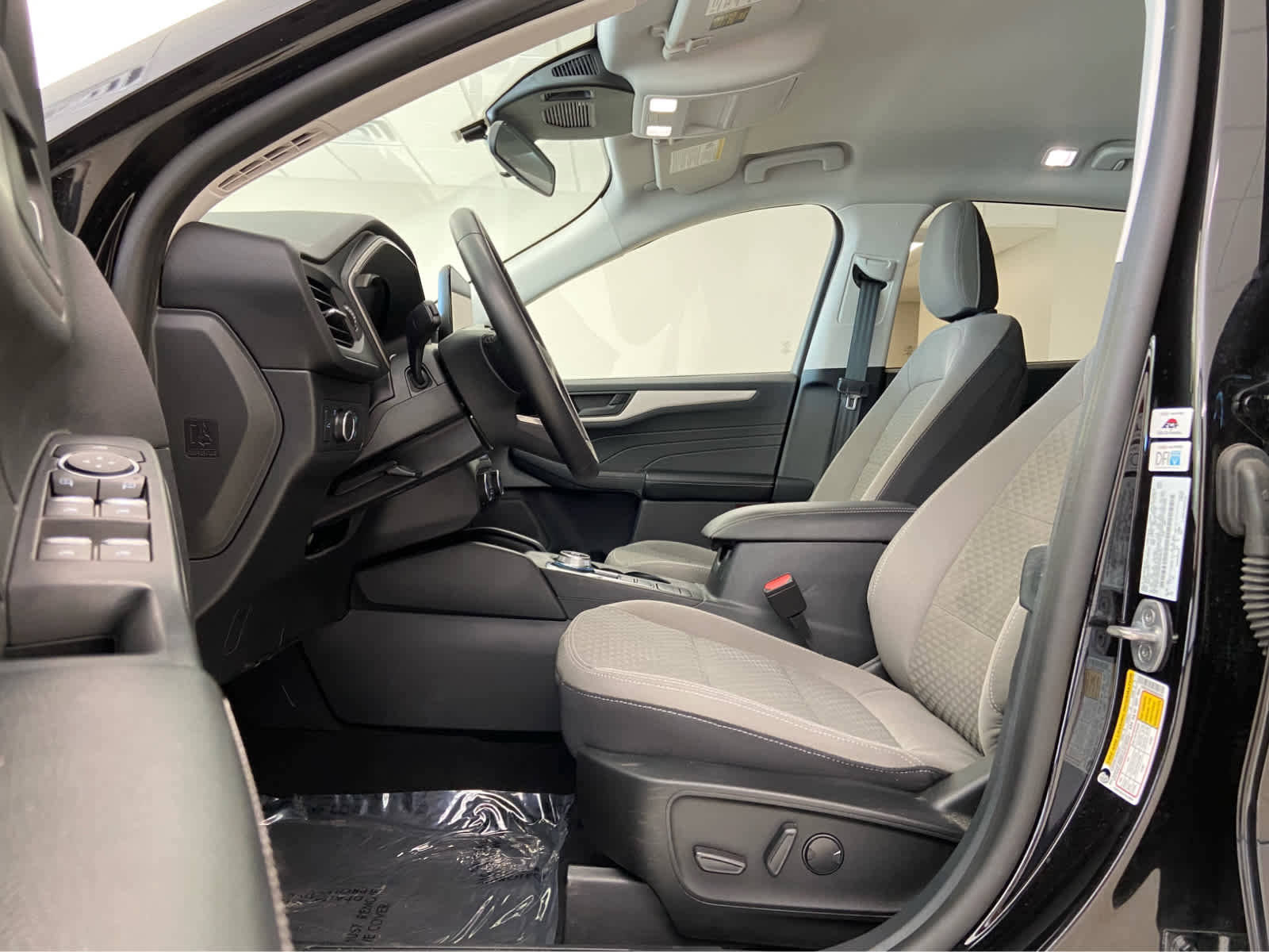 Used 2022 Ford Escape SE w/ SE Sport Appearance Package image 15