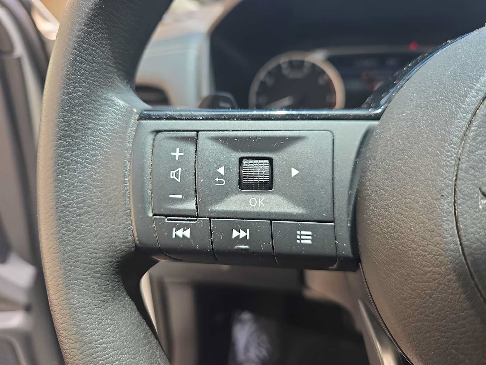 Used 2021 Nissan Rogue SV FWD image 21