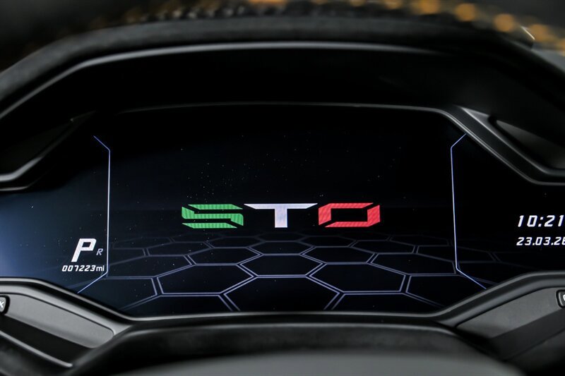 Used 2022 Lamborghini Huracan STO RWD image 26