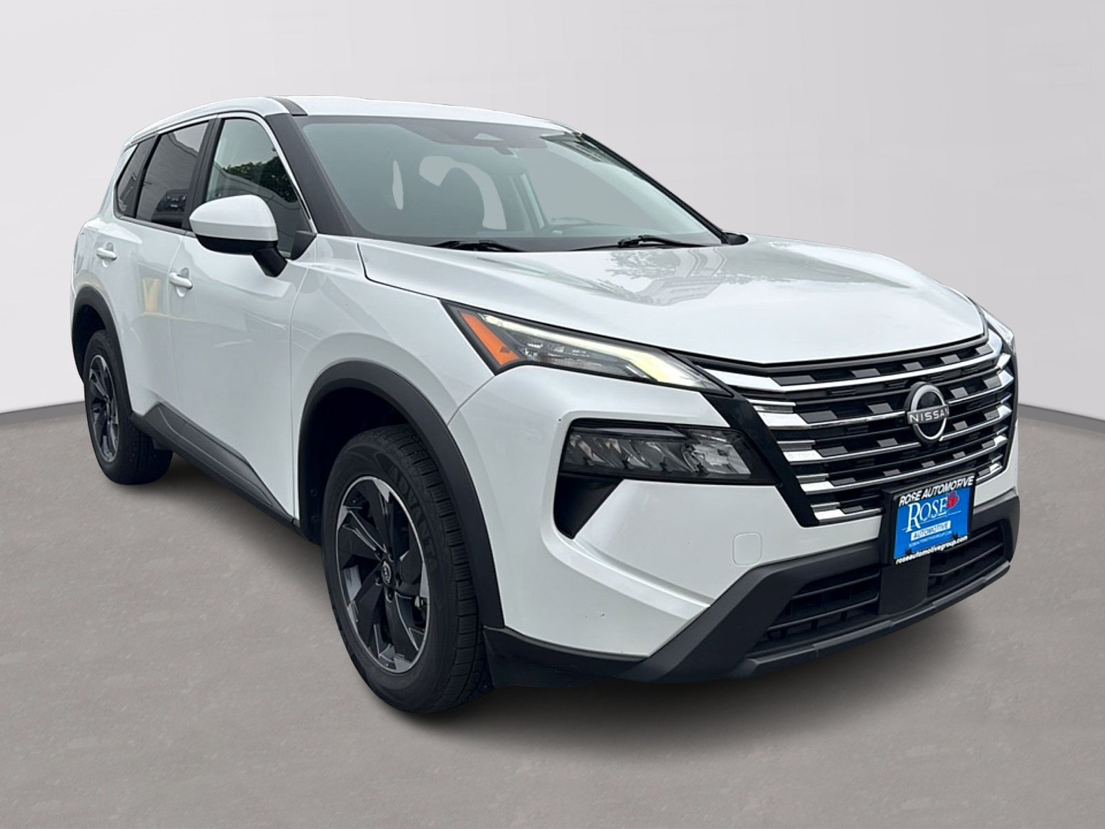 Used 2024 Nissan Rogue SV FWD image 2