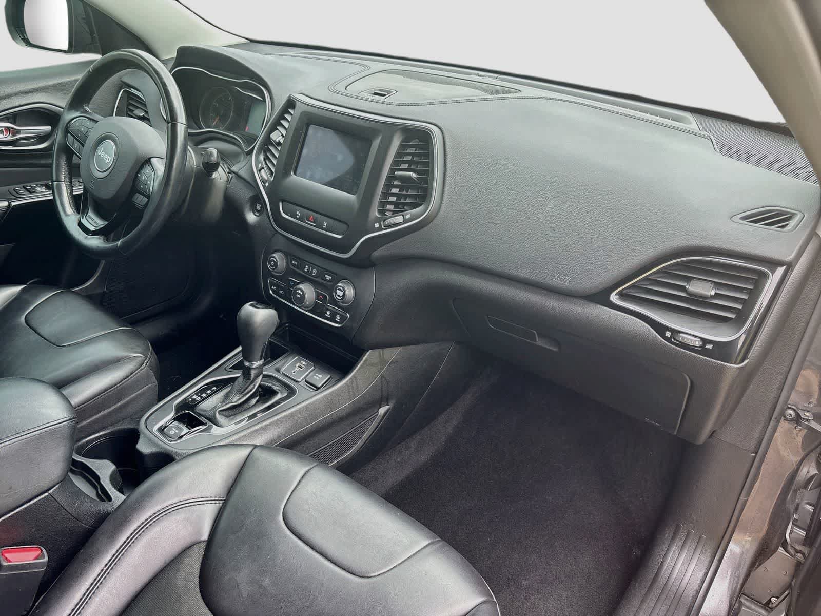 Used 2021 Jeep Cherokee Latitude Plus FWD image 26