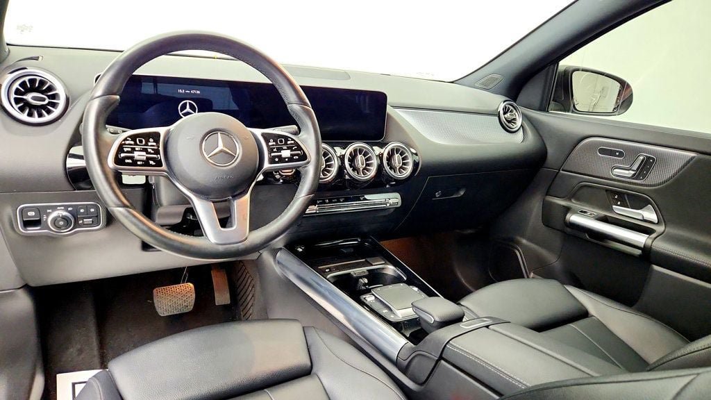 Used 2021 Mercedes-Benz GLA 250 4MATIC w/ Premium Package image 11
