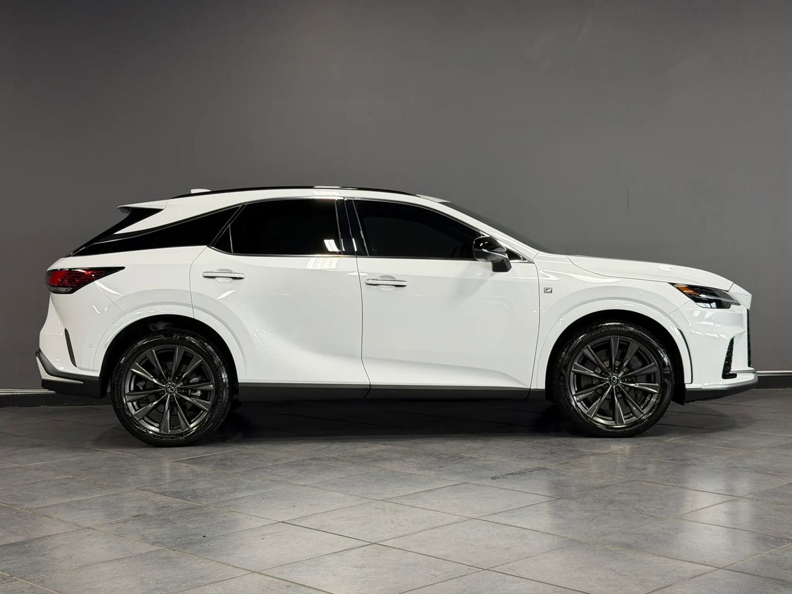Used 2024 Lexus RX 350 F Sport w/ Convenience Package AWD/4WD image 4