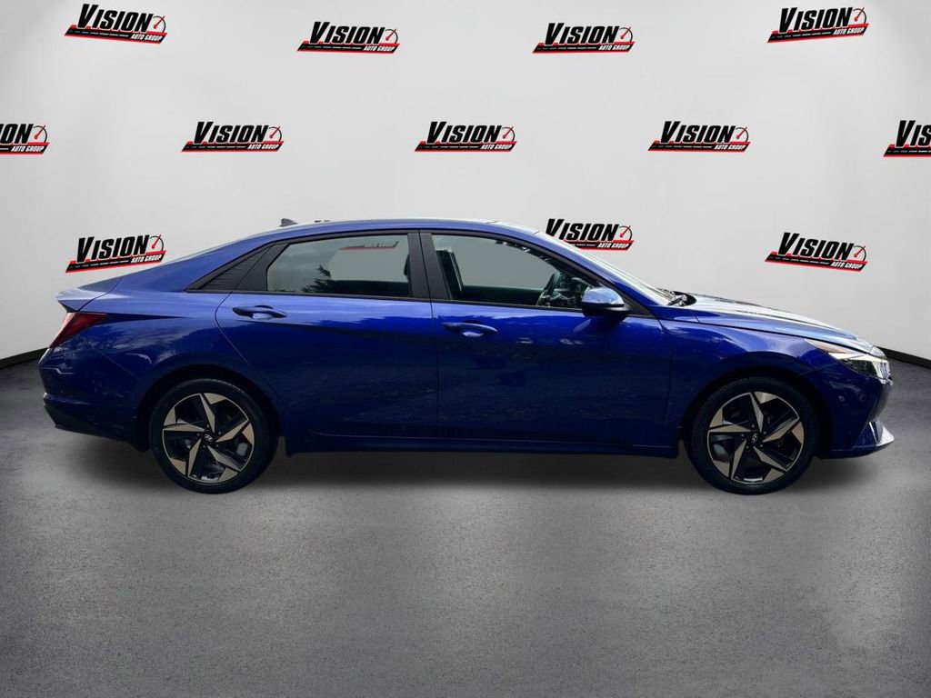 Used 2023 Hyundai Elantra SEL w/ Convenience Package image 4