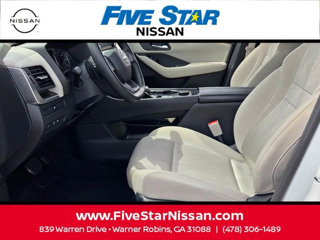 Used 2025 Nissan Rogue SV image 5