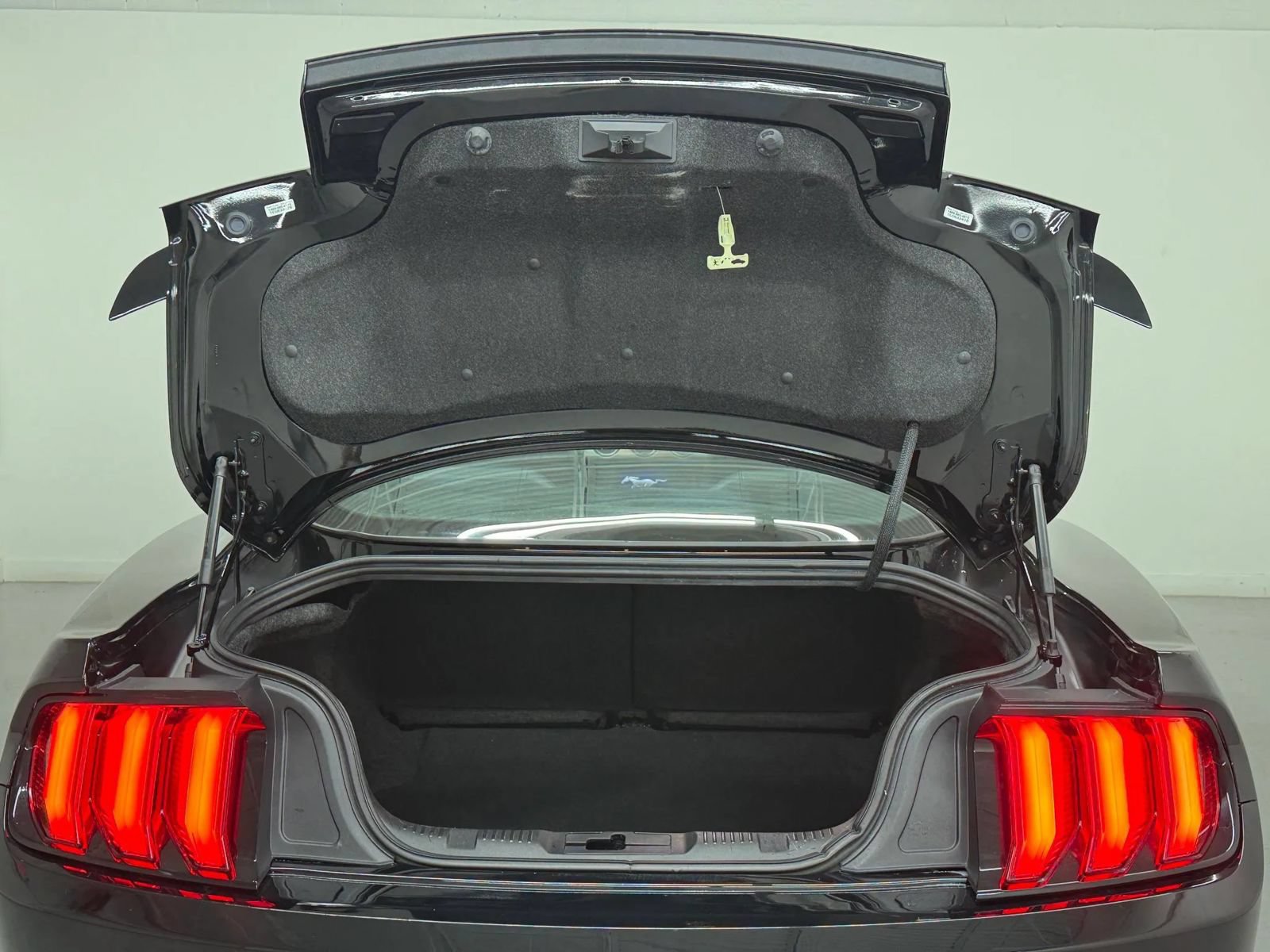 Used 2021 Ford Mustang GT Premium w/ Ford Safe & Smart Package RWD image 33