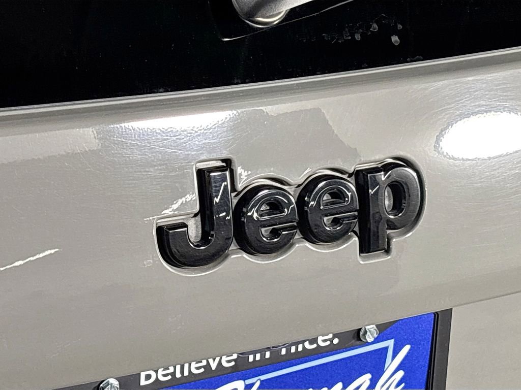 Used 2023 Jeep Cherokee Altitude Lux image 24